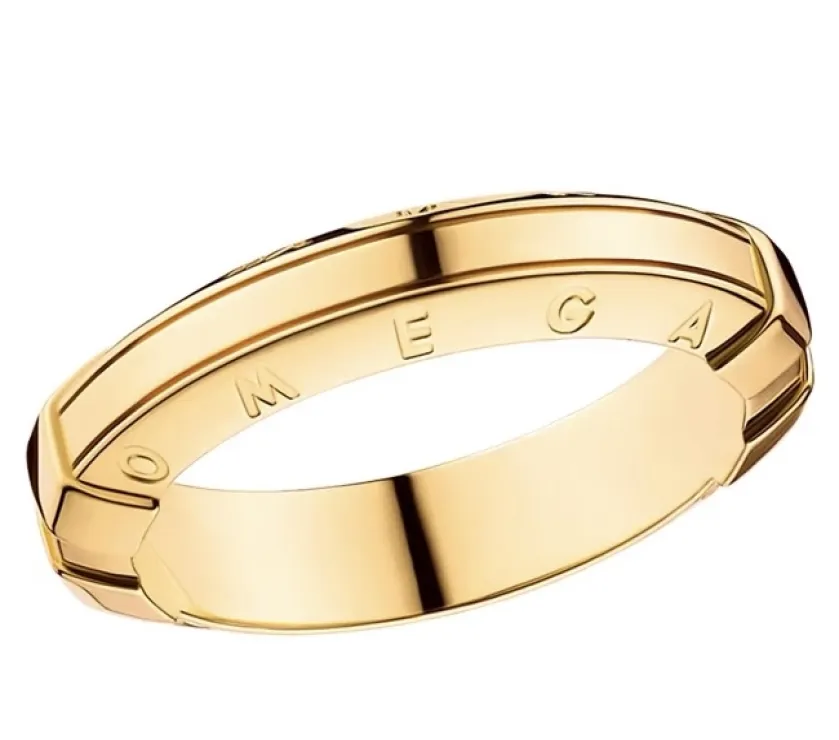 Omega Mania 18K Yellow Gold Band Ring